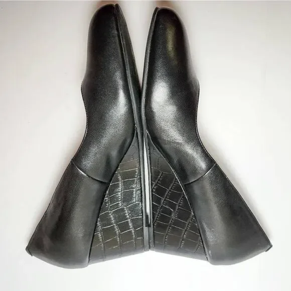 Vionic Black Wedges - Picture 2 of 7